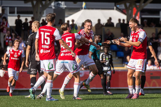 Sandvikens IFs Daniel Söderberg och Gustav Thörn jublar