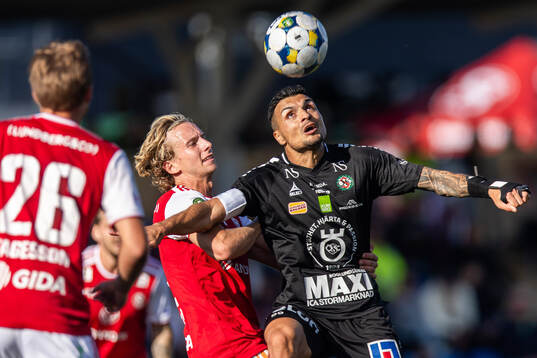 Sandvikens IFs Oskar Löfström och Örebros Ahmed Yasin