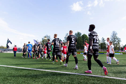 Spelarna gör entré