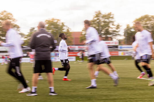 Örebros spelare värmer upp