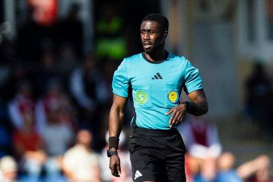 Domare Fredrik Oppong