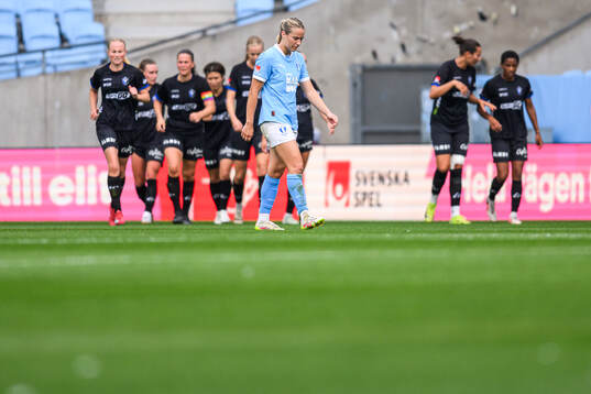 Malmö FFs Courtney Nevin deppar