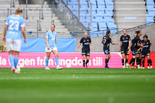 Malmö FFs Courtney Nevin deppar
