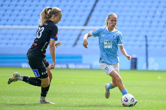 Växjö DFFs Elin Nilsson och Malmö FFs Karoline Olesen