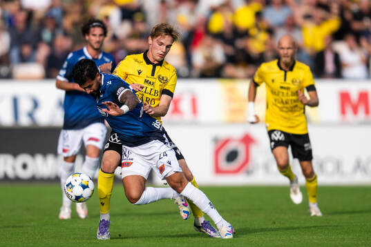 Halmstads Rami Kaib och Mjällbys Jeppe Kjaer