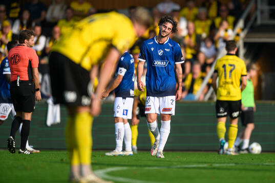 Halmstads Rocco Ascone reagerar på ett domslut