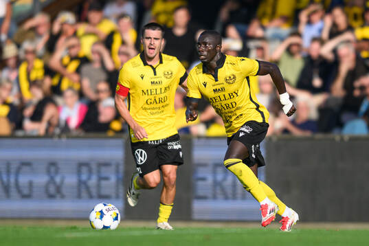 Mjällbys Jesper Gustavsson och Abdoulie Manneh