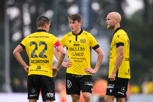 Mjällbys Jesper Gustavsson, Elliot Stroud och Viktor