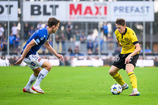 Halmstads Pascal Gregor och Mjällbys Elliot Stroud