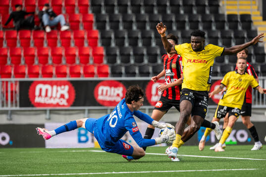 Brommapojkarnas målvakt Leo Cavallius och Elfsborgs