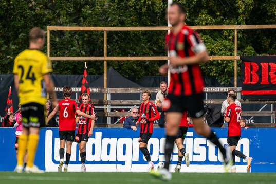 Brommapojkarnas Victor Lind jublar