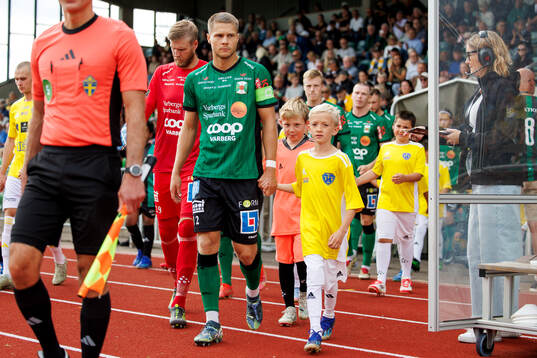 Varbergs Gustav Broman på väg in