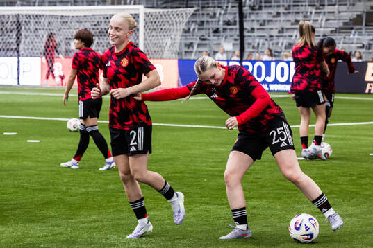 Anna Sandberg and Evie Rabjohn of Manchester United