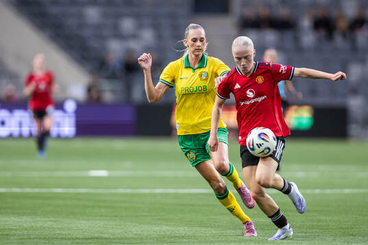 Ellen Wangerheim of Hammarby and Anna Sandberg of