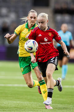 Ellen Wangerheim of Hammarby and Anna Sandberg of