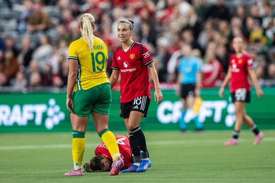 Cathinka Tandberg of Hammarby in a discussion with Julia