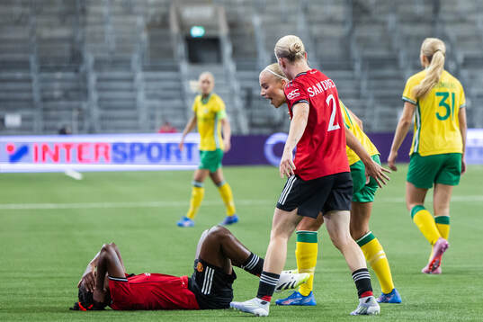 Stina Lennartsson of Hammarby reacts towards Melvine Malard