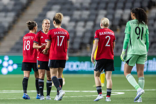 Julia Zigiotti Olme, Lisa Naalsund, Dominique Janssen, Anna