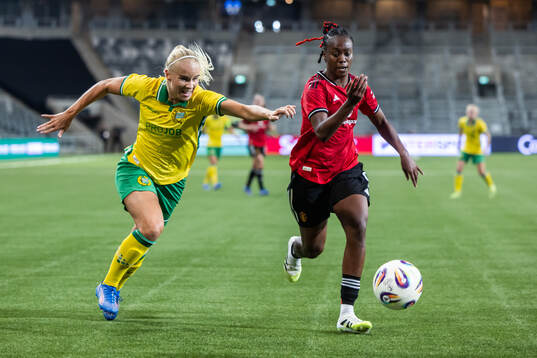 Stina Lennartsson of Hammarby and Melvine Malard of
