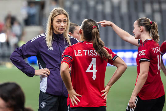 Fridolina Rolfö and Maya Le Tissier of Manchester United