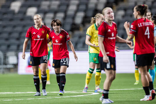 Lisa Naalsund and Hinata Miyazawa celebrates