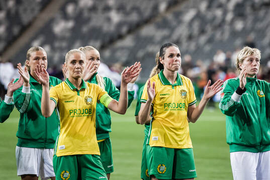 Alice Carlsson and Simone Boye Sørensen of Hammarby looks