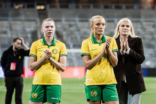 Bea Sprung and Smilla Holmberg looks dejected