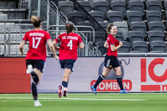 Elisabeth Terland of Manchester United celebrates