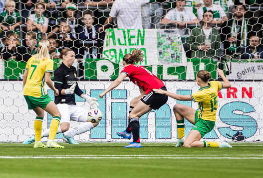 goalkeeper Melina Loeck of Hammarby