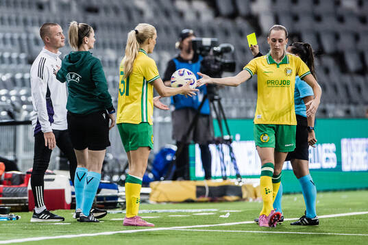 Ellen Wangerheim of Hammarby and assistant coach Dan Bale