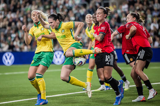 Alice Carlsson and Simone Boye Sørensen of Hammarby