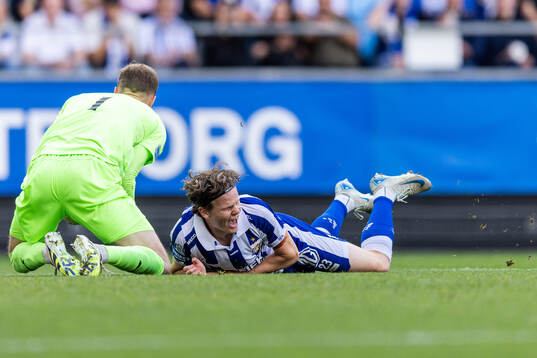 Värnamos målvakt Hugo Keto och IFK Göteborgs Kolbeinn