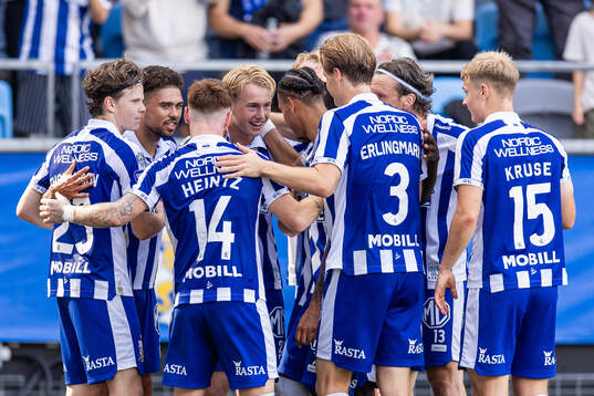IFK Göteborgs Noah Tolf jublar med lagkamrater