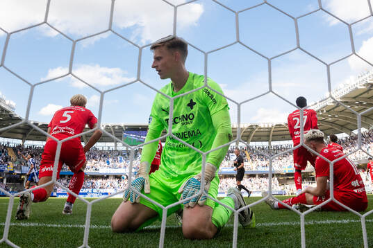 Värnamos målvakt Hugo Keto deppar