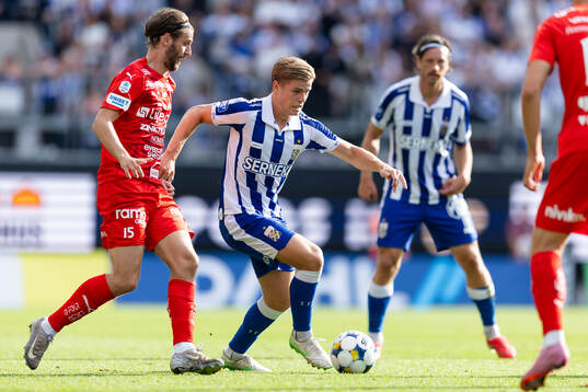 Värnamos Pawel Cibicki och IFK Göteborgs Felix Eriksson