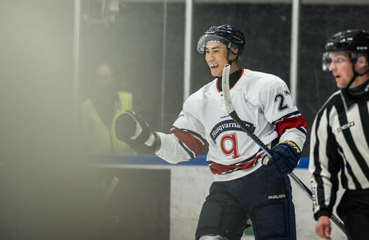 HV71s Jonathan Ang jublar