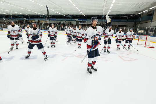 HV71s Olle Alsing jublar