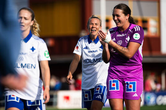 IFK Norrköpings Jessica Wik och målvakt Caroline Delisle