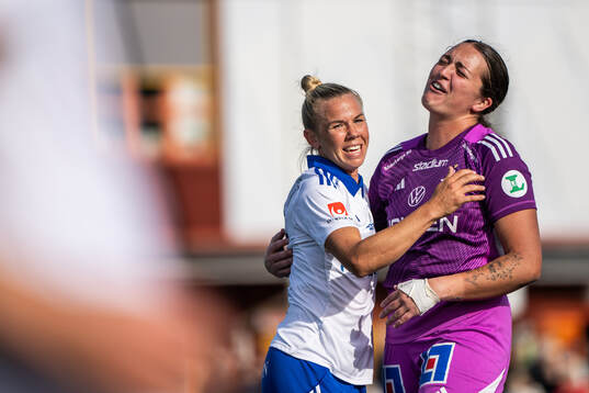 IFK Norrköpings Jessica Wik och målvakt Caroline Delisle