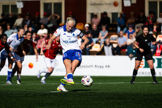 IFK Norrköpings Wilma Leidhammar lägger straff