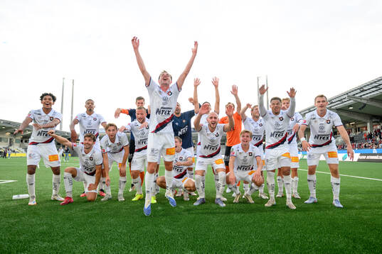 Örgrytes spelare jublar
