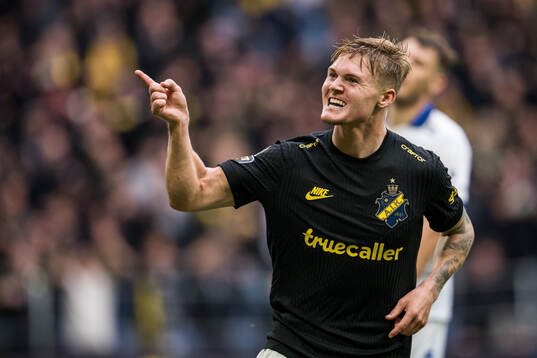 AIKs Erik Hovden Flataker jublar
