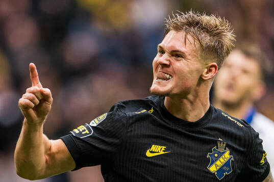AIKs Erik Hovden Flataker jublar