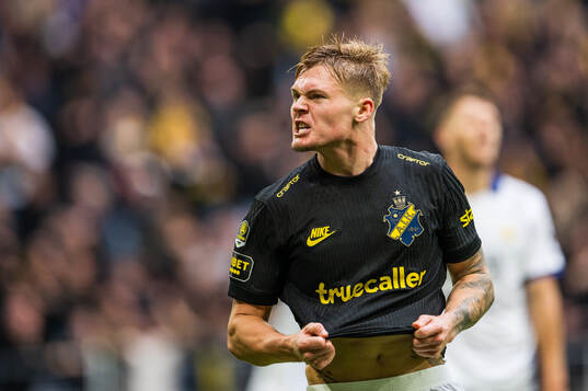 AIKs Erik Hovden Flataker jublar