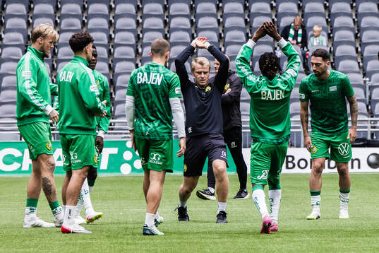Hammarbys fystränare Olle Ekman med spelare