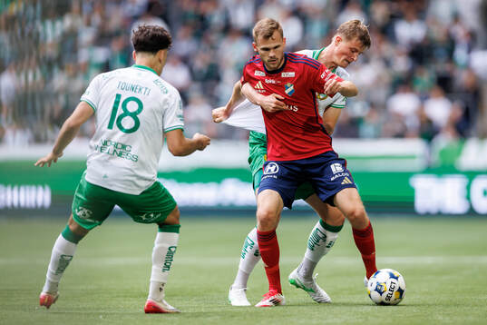 Östers Oscar Uddenäs och Hammarbys Frederik Winther