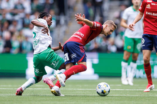 Östers Anssi Suhonen och Hammarbys Frank Junior Adjei