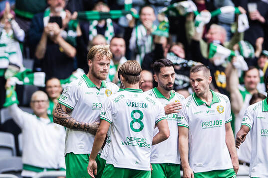Hammarbys Victor Eriksson (v) jublar med Markus Karlsson,