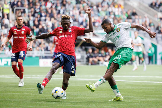 Östers Kingsley Gyamfi och Hammarbys Paulos Abraham