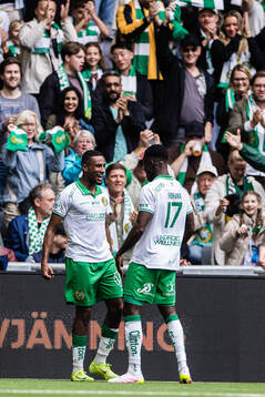 Hammarbys Paulos Abraham jublar med Ibrahima Breze Fofana